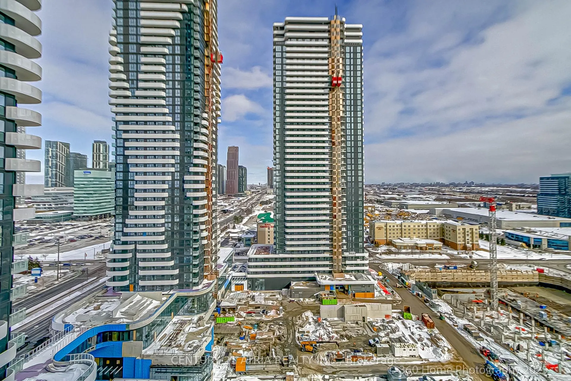 Photo 3 of Unit 2115, 195 Commerce Street, Vaughan, Vaughan Corporate Centre — HOMEH