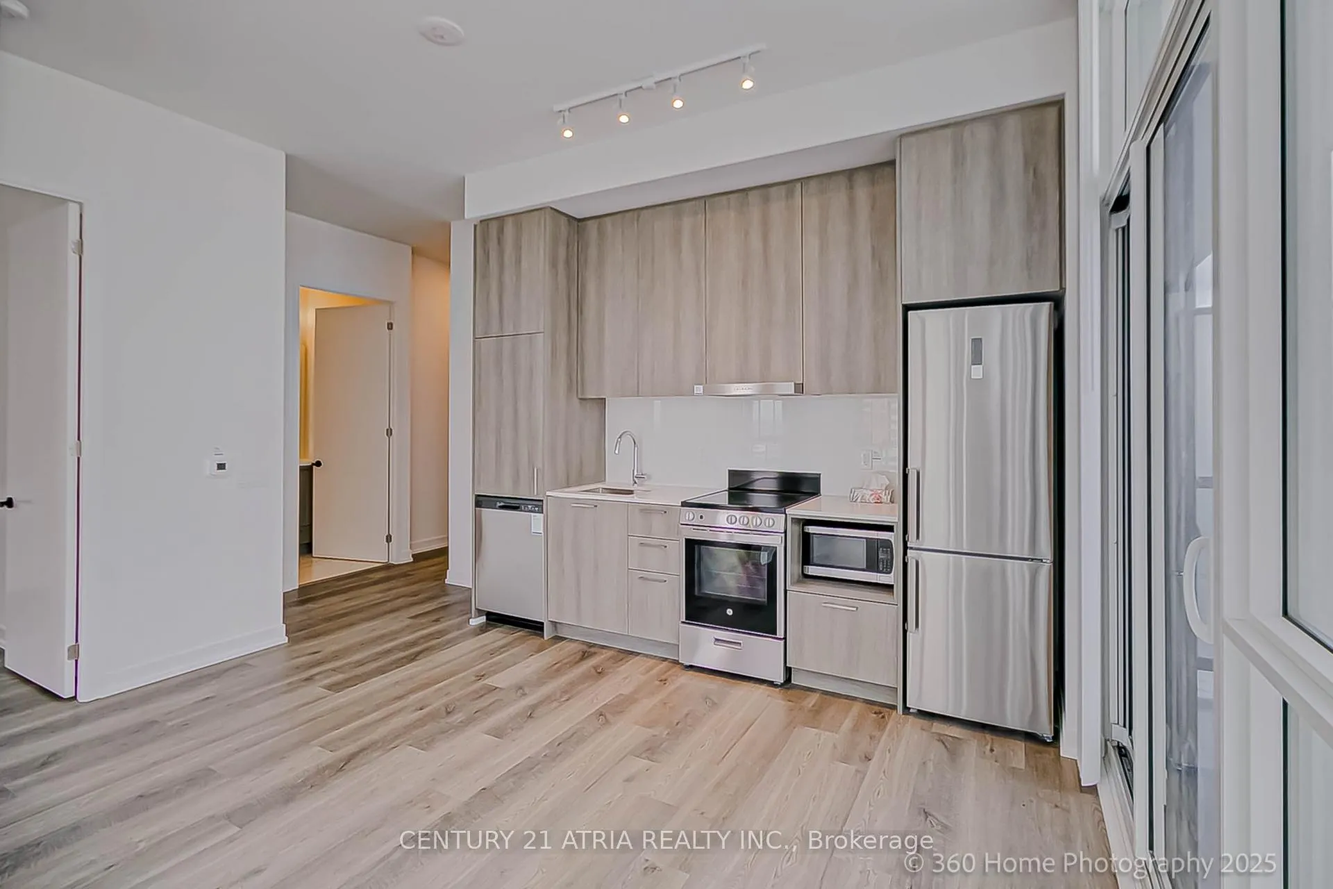 Photo 4 of Unit 2115, 195 Commerce Street, Vaughan, Vaughan Corporate Centre — HOMEH