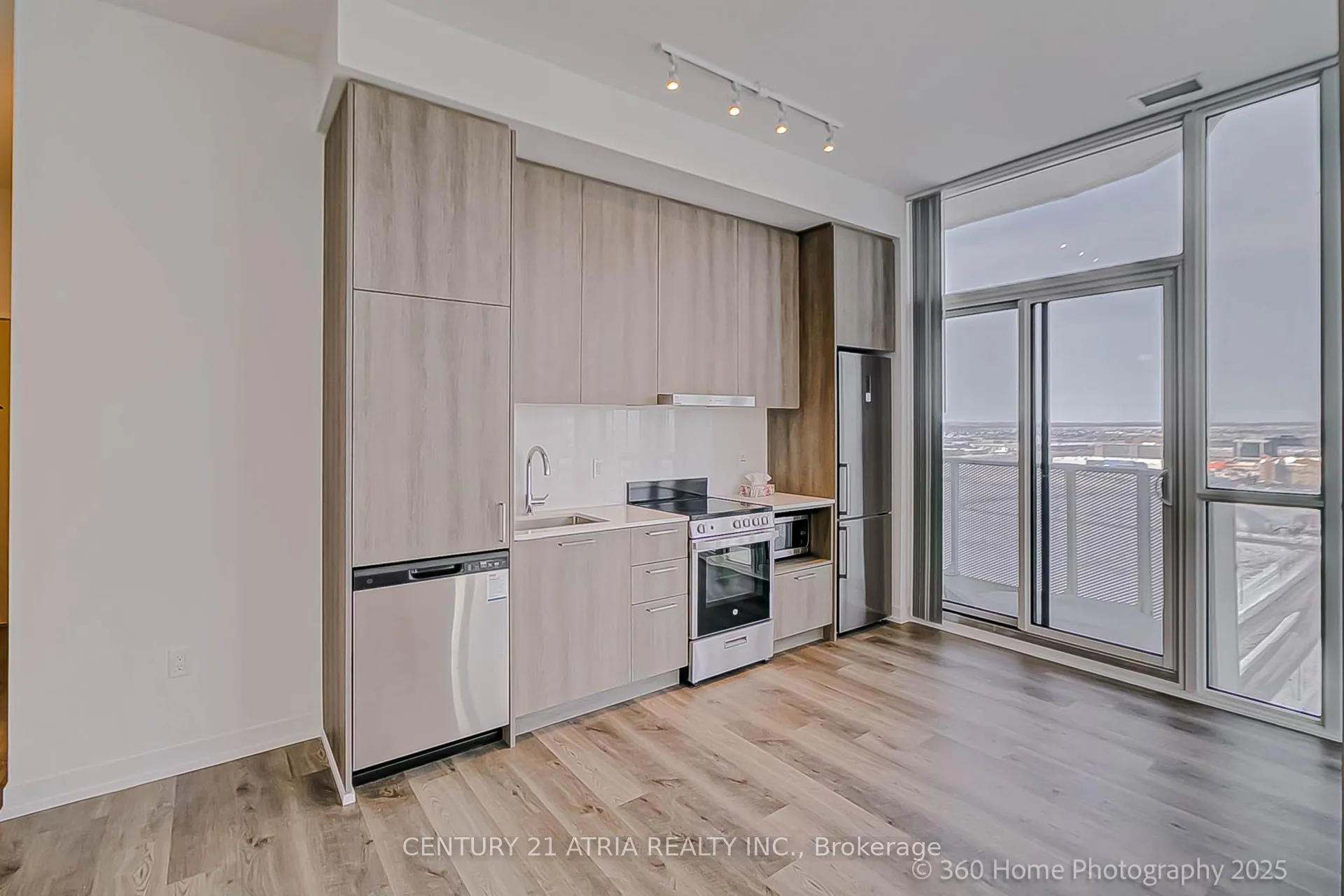 Photo 5 of Unit 2115, 195 Commerce Street, Vaughan, Vaughan Corporate Centre — HOMEH