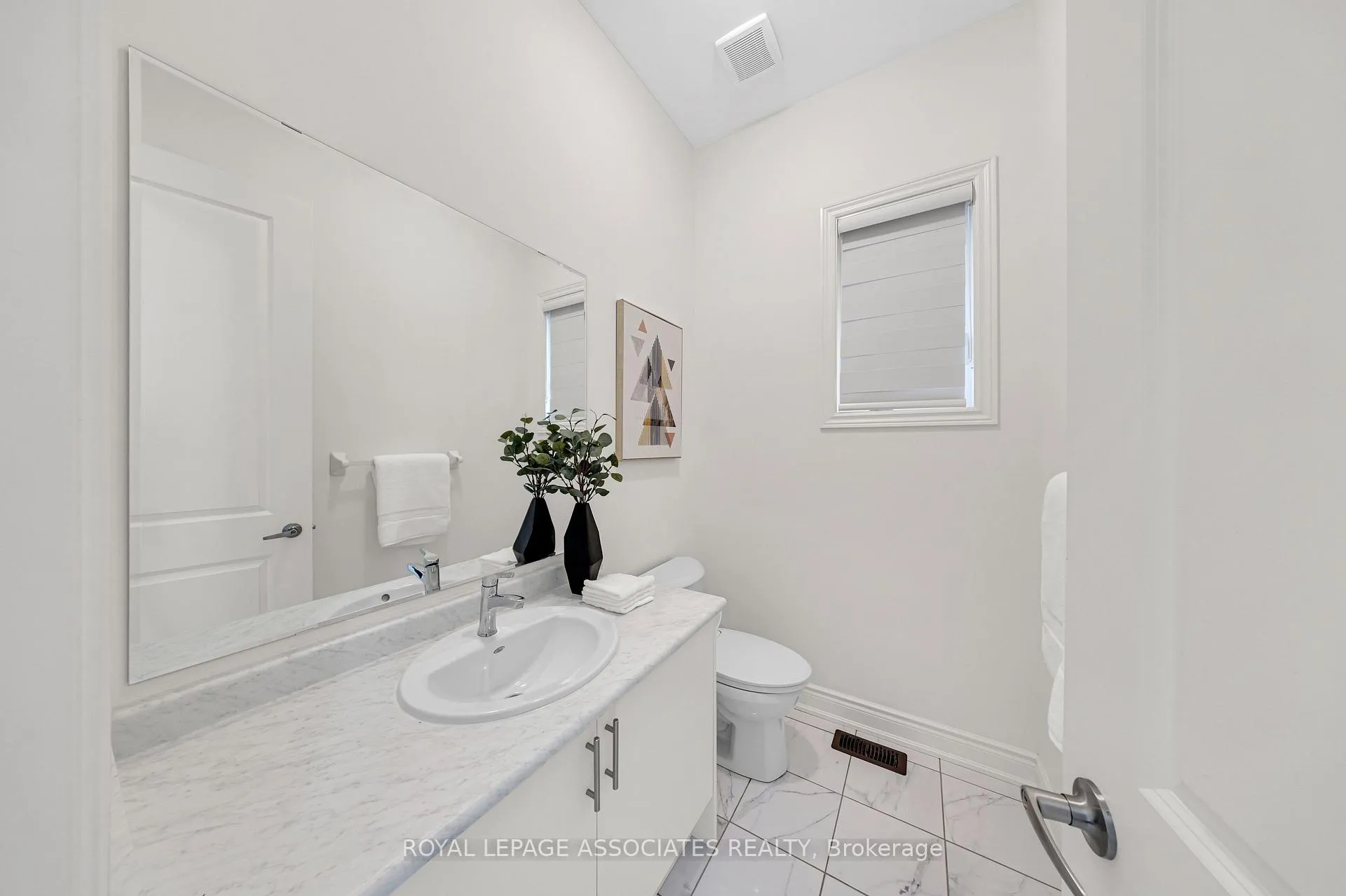 Photo 3 of 2215 Beckman Crescent, Oshawa, Kedron — HOMEH