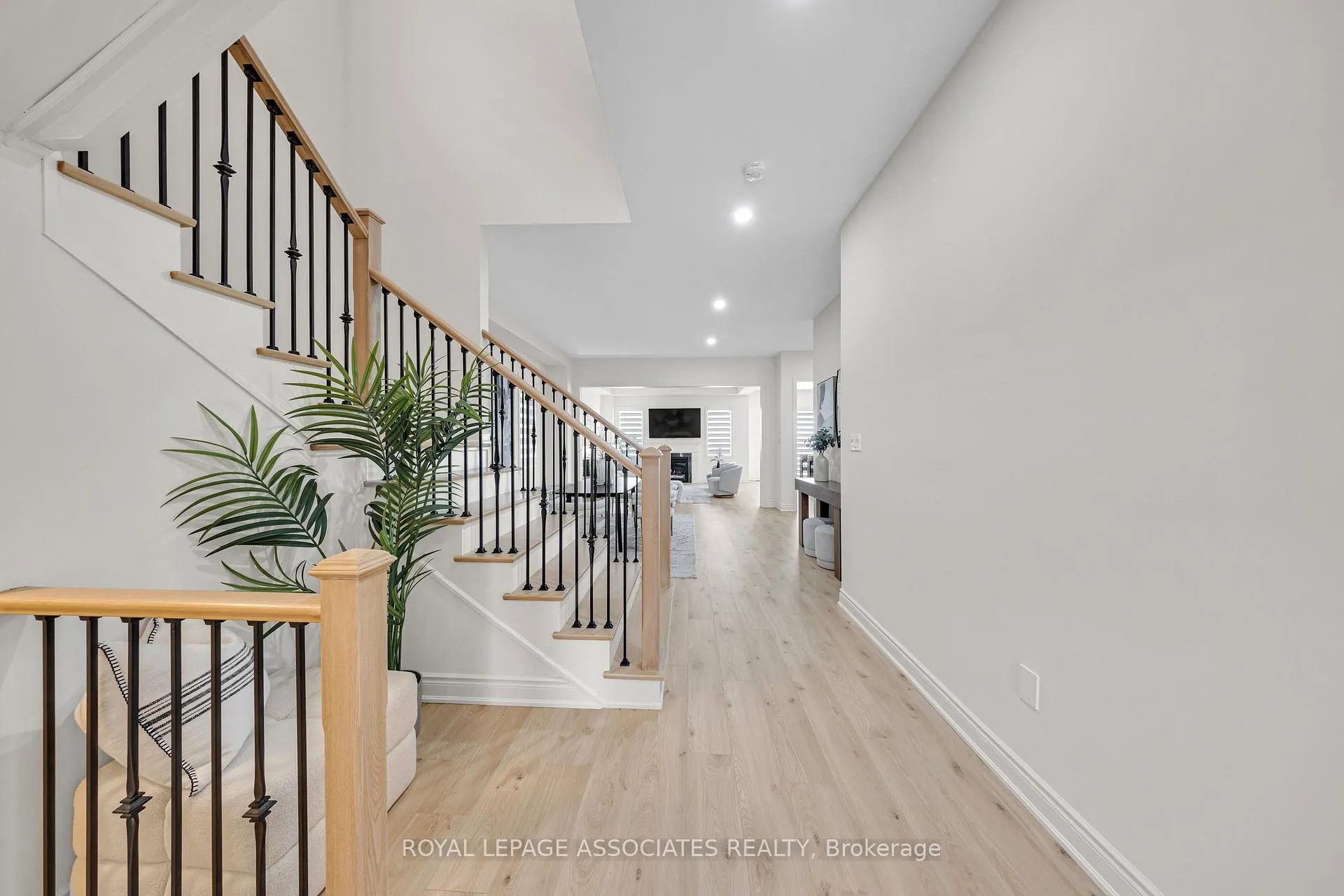 Photo 5 of 2215 Beckman Crescent, Oshawa, Kedron — HOMEH