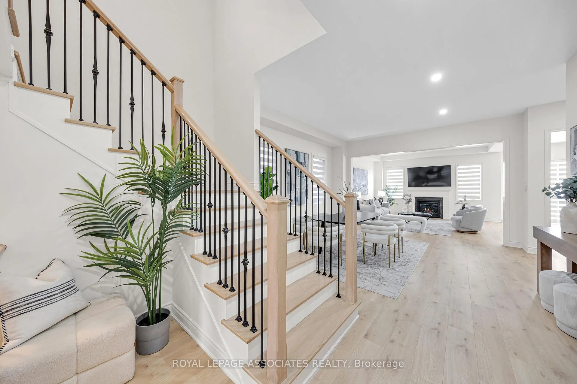 Photo 6 of 2215 Beckman Crescent, Oshawa, Kedron — HOMEH