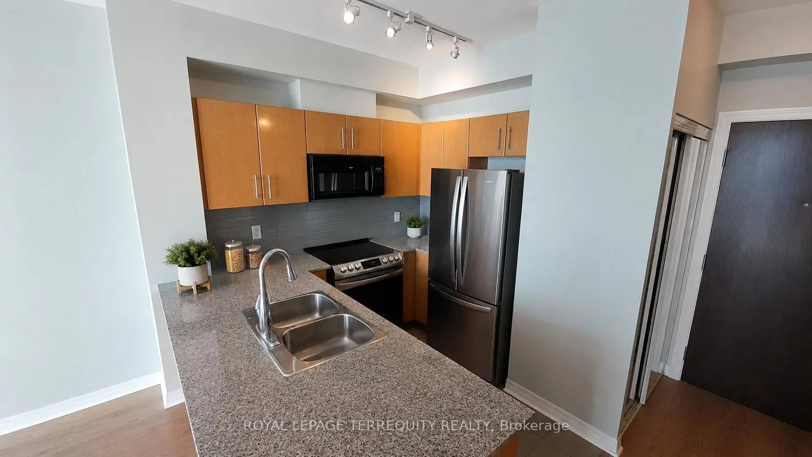 Photo 3 of Unit 3408, 16 Yonge Street, Toronto, Waterfront Communities — HOMEH
