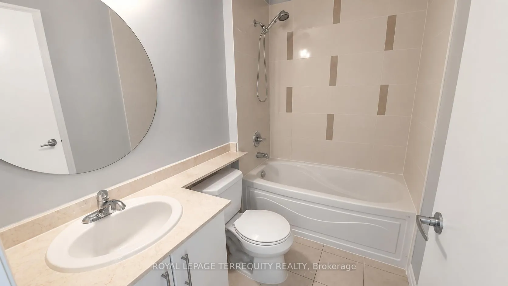 Photo 5 of Unit 3408, 16 Yonge Street, Toronto, Waterfront Communities — HOMEH