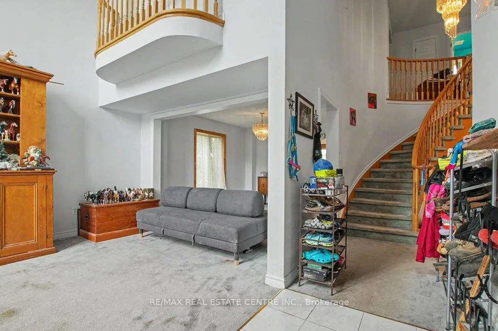 Photo 5 of 2100 Kevin Crescent, Burlington, Headon — HOMEH