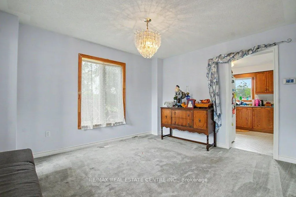 Photo 8 of 2100 Kevin Crescent, Burlington, Headon — HOMEH