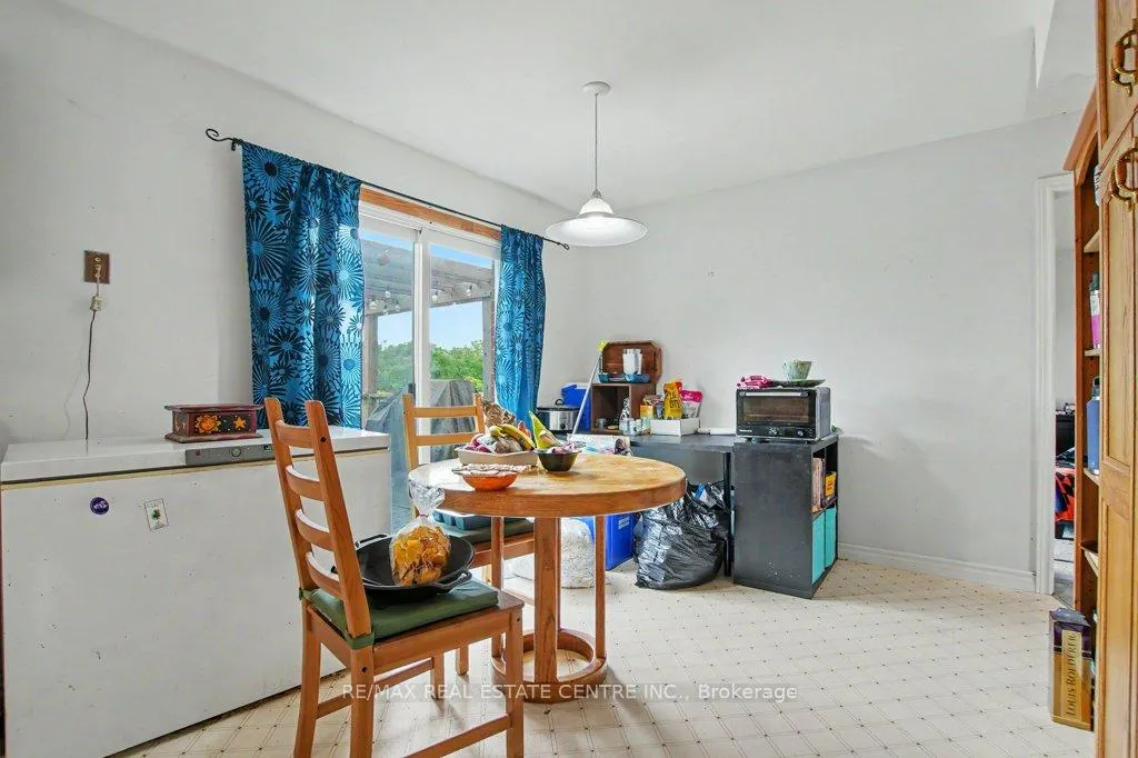 Photo 10 of 2100 Kevin Crescent, Burlington, Headon — HOMEH