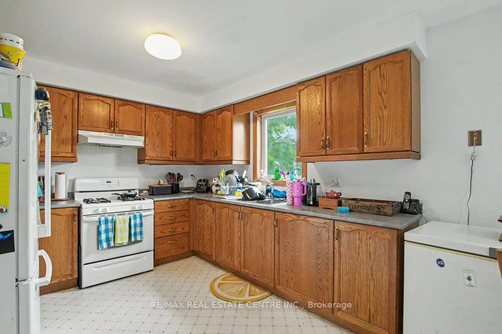 Photo 11 of 2100 Kevin Crescent, Burlington, Headon — HOMEH