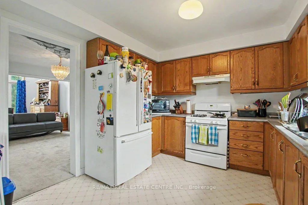 Photo 12 of 2100 Kevin Crescent, Burlington, Headon — HOMEH
