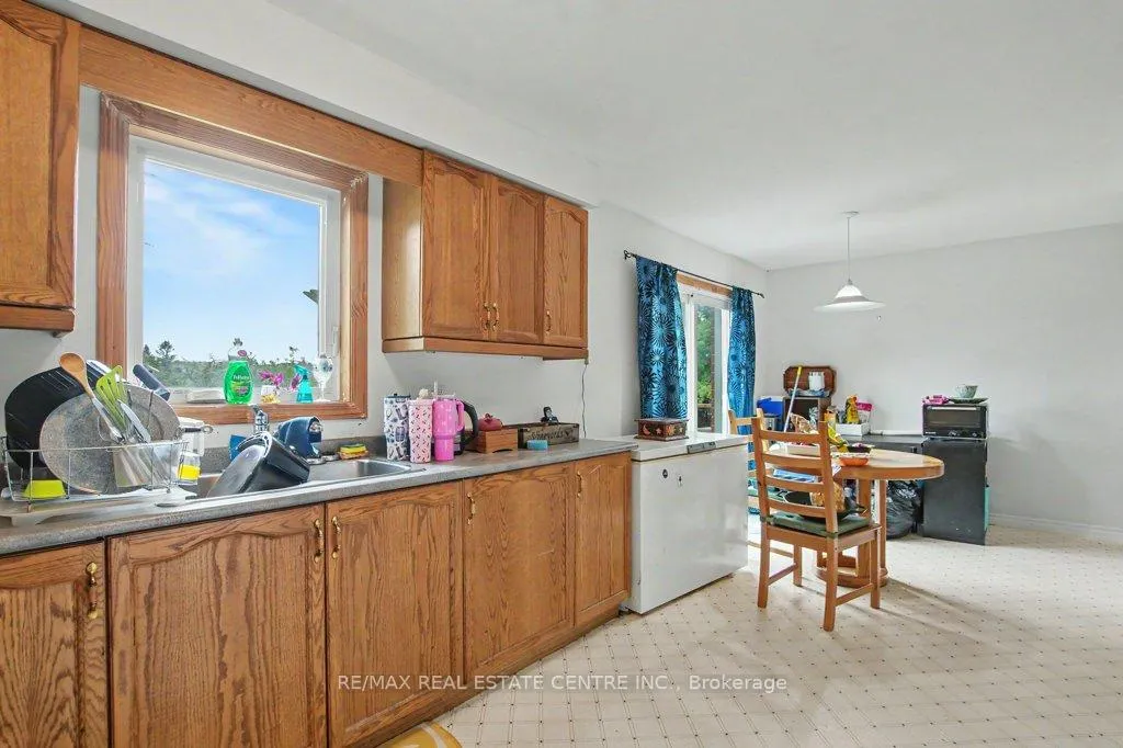 Photo 13 of 2100 Kevin Crescent, Burlington, Headon — HOMEH