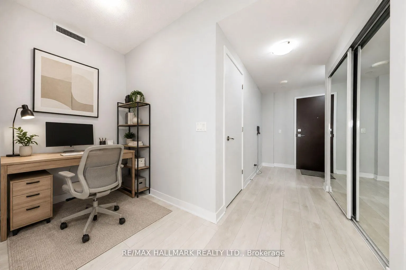 Photo 4 of Unit 2211, 2221 Yonge Street, Toronto, Mount Pleasant West — HOMEH