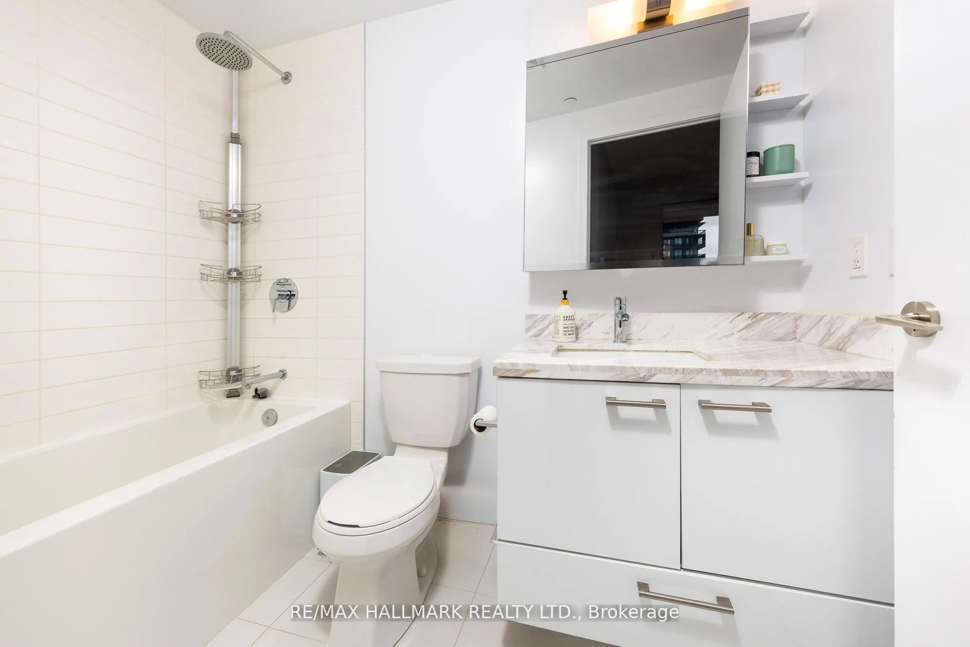 Photo 6 of Unit 2211, 2221 Yonge Street, Toronto, Mount Pleasant West — HOMEH