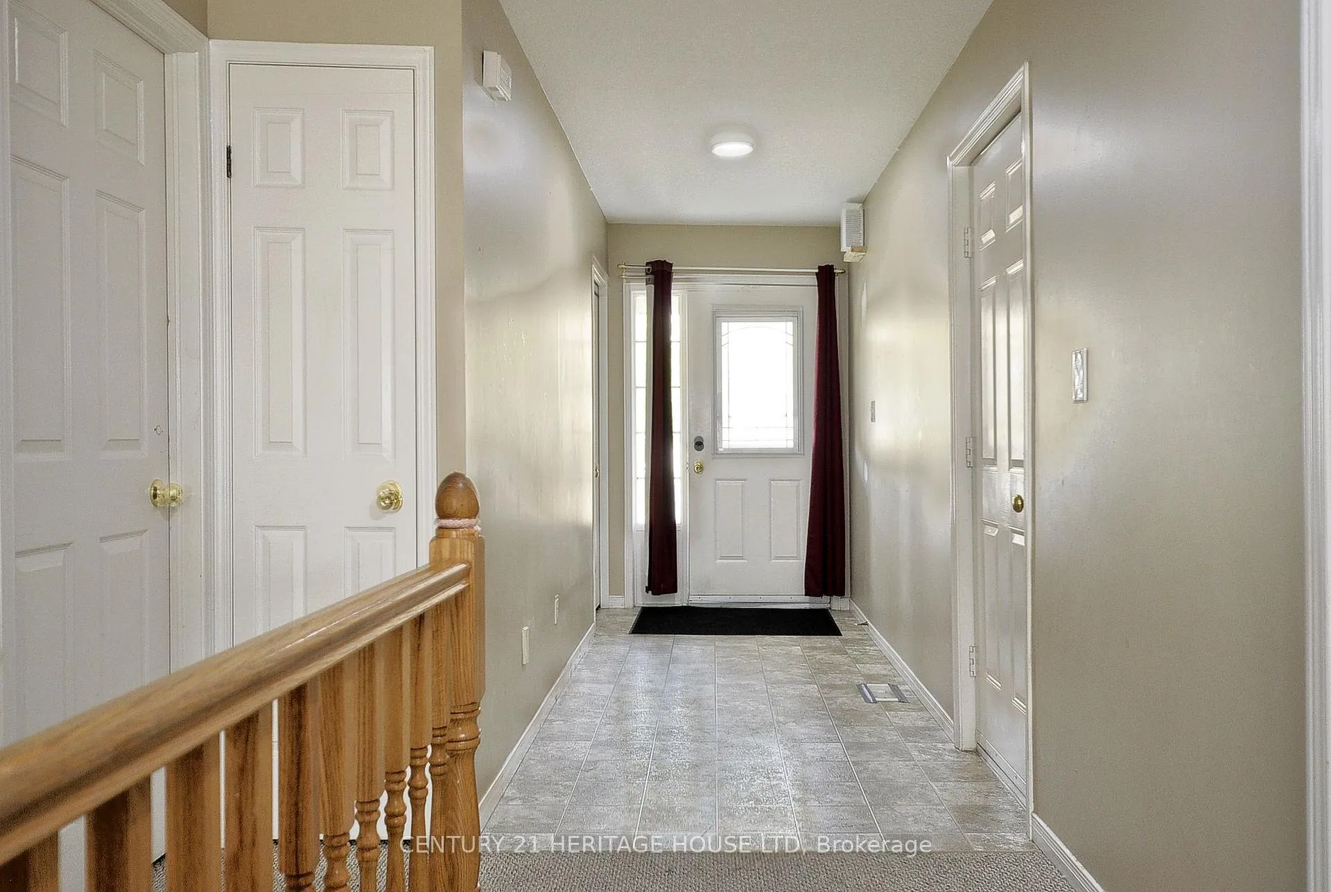 Photo 3 of 33 Bankside Drive, Kitchener, Victoria Hills — HOMEH