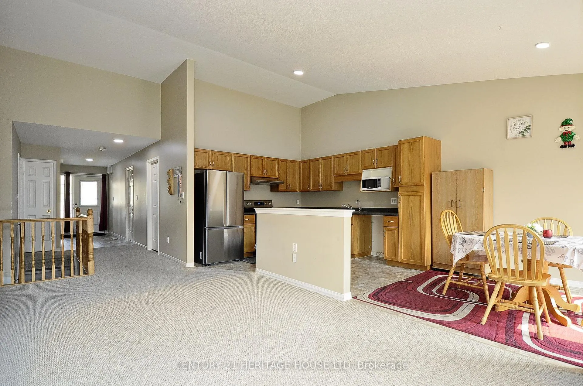 Photo 5 of 33 Bankside Drive, Kitchener, Victoria Hills — HOMEH