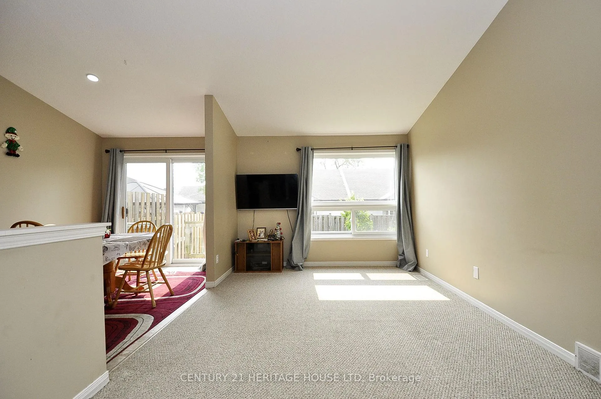 Photo 6 of 33 Bankside Drive, Kitchener, Victoria Hills — HOMEH