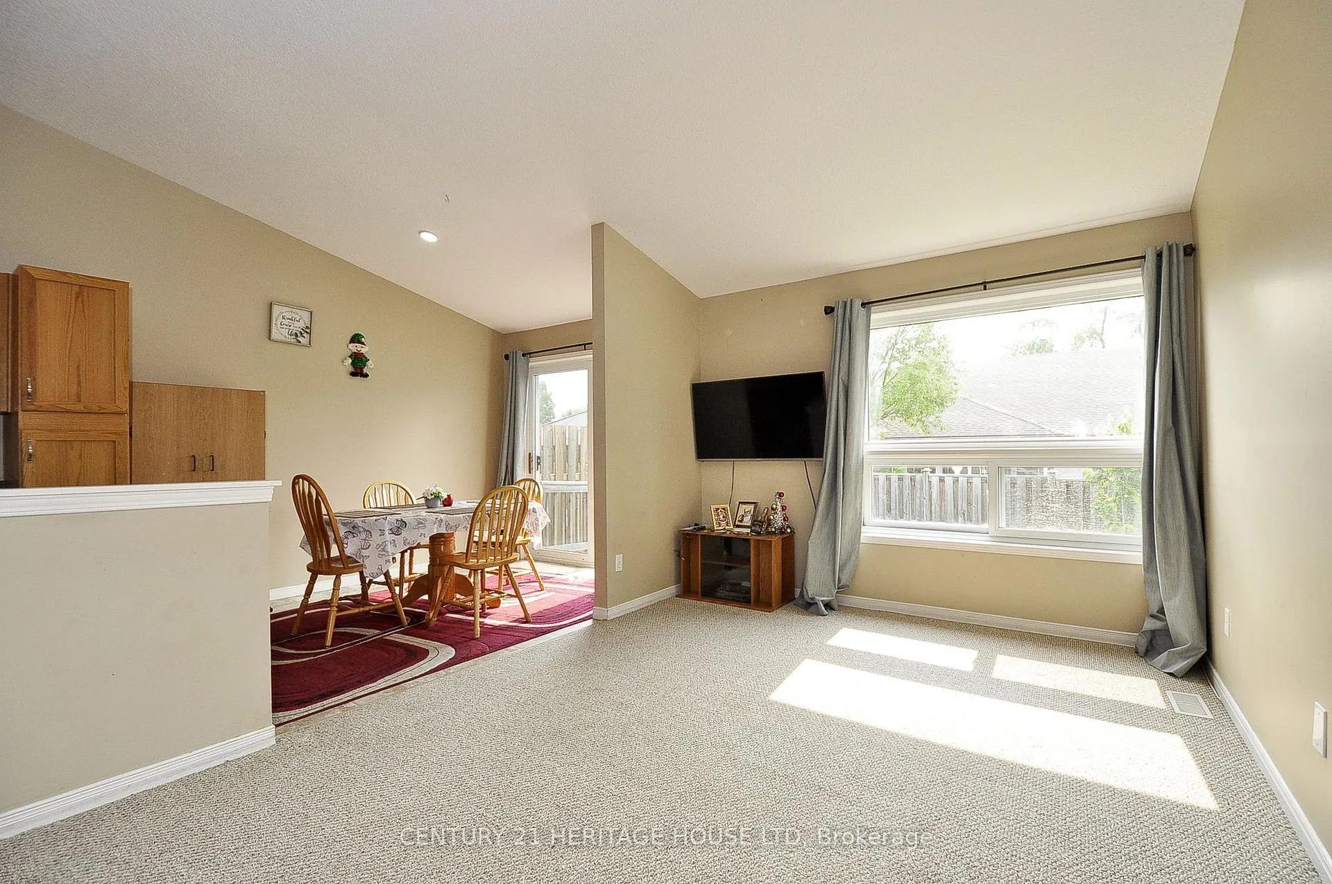 Photo 7 of 33 Bankside Drive, Kitchener, Victoria Hills — HOMEH