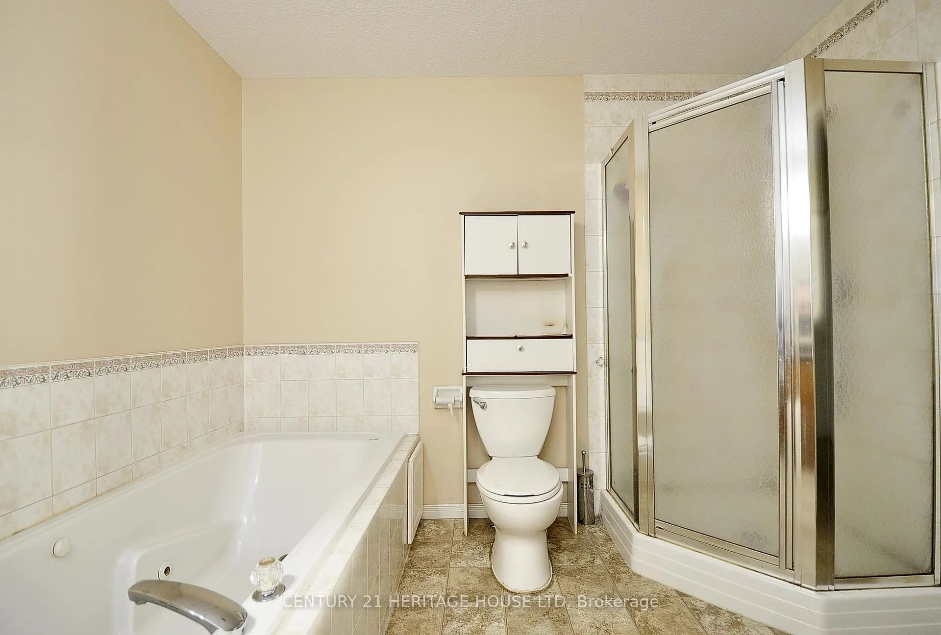 Photo 15 of 33 Bankside Drive, Kitchener, Victoria Hills — HOMEH