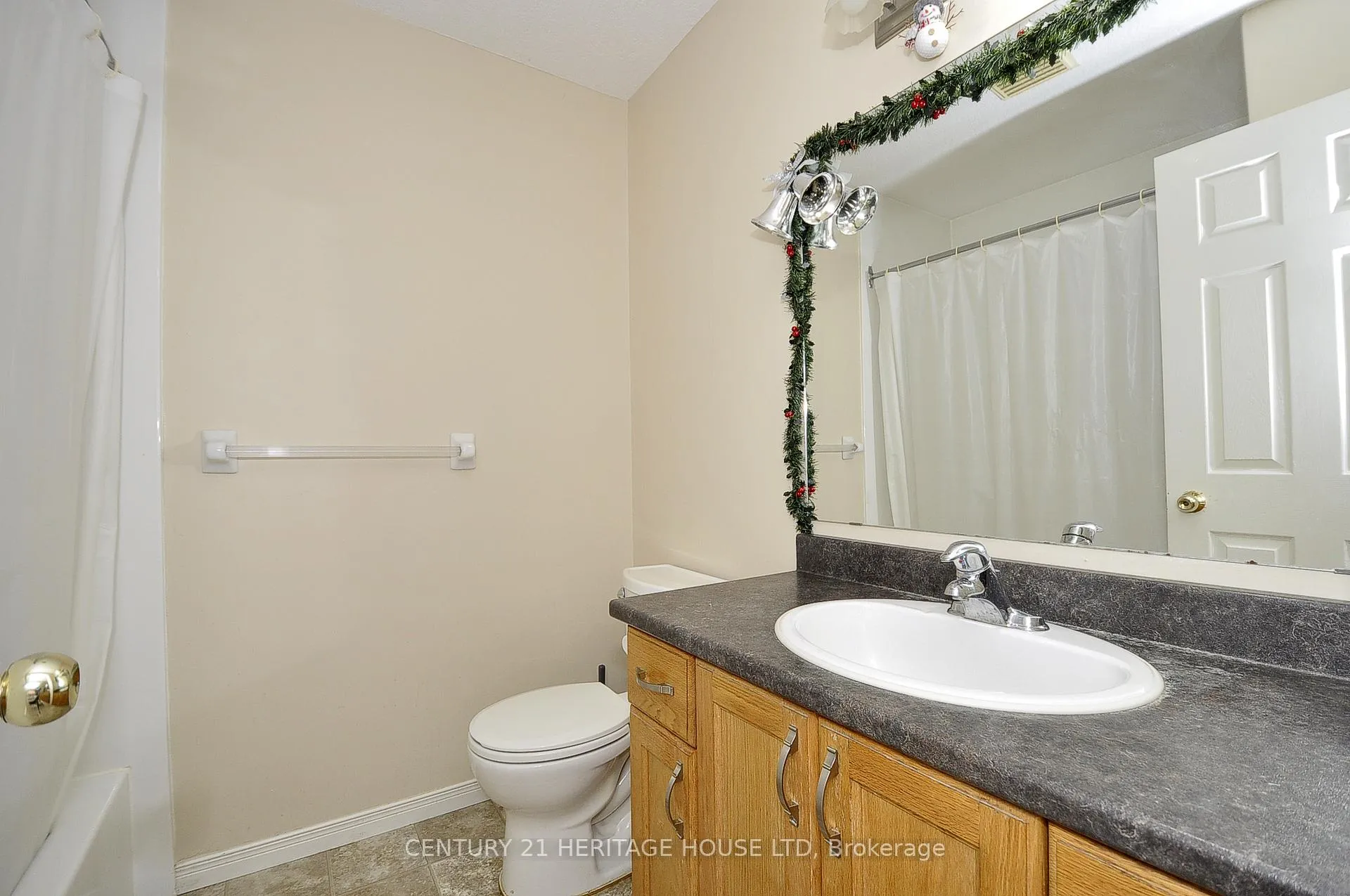 Photo 18 of 33 Bankside Drive, Kitchener, Victoria Hills — HOMEH