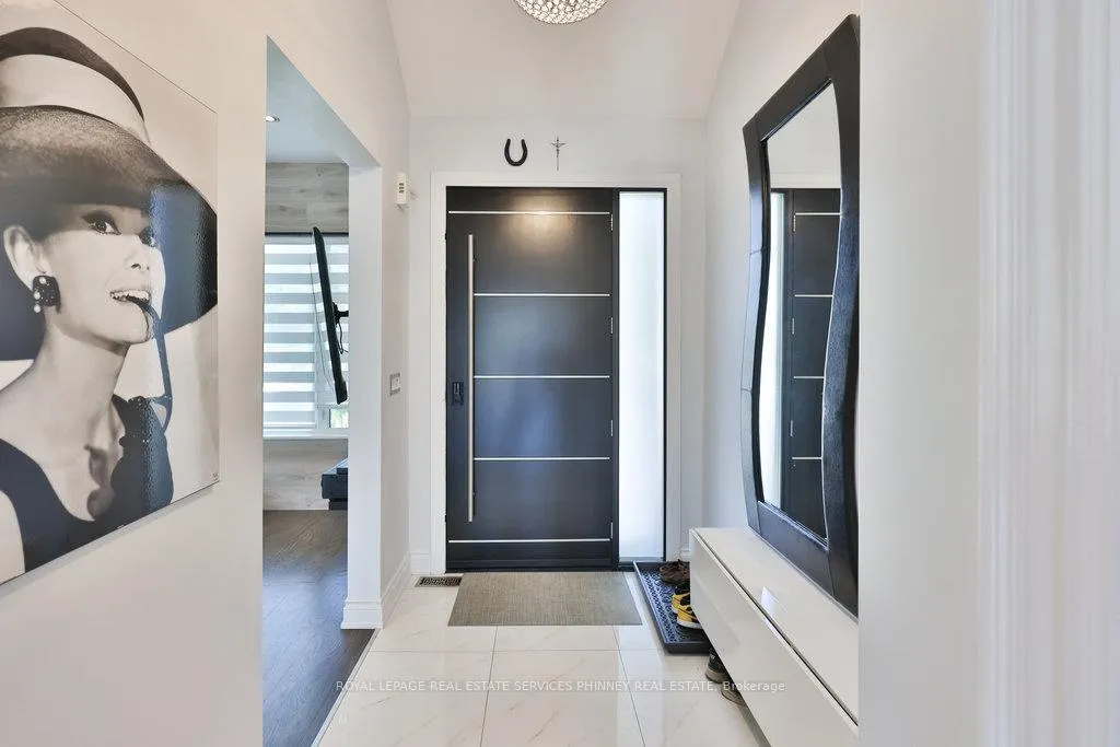 Photo 3 of 880 6th Street, Mississauga, Lakeview — HOMEH