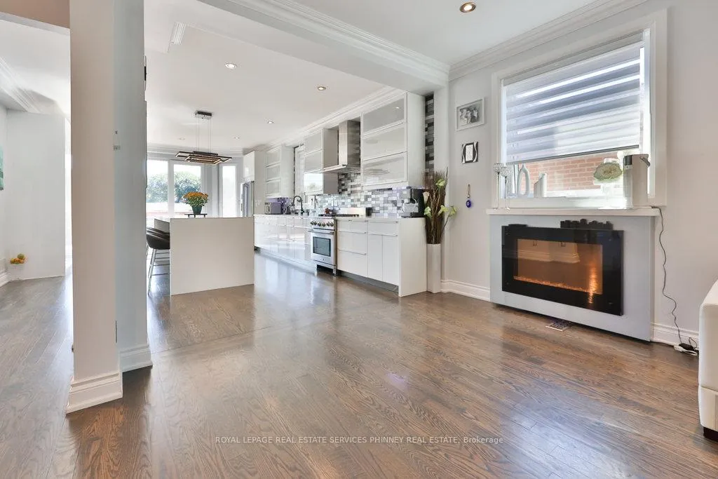 Photo 9 of 880 6th Street, Mississauga, Lakeview — HOMEH