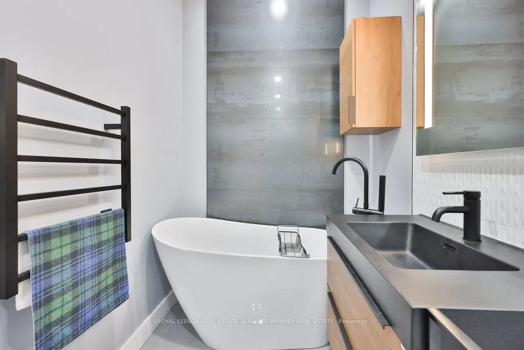Photo 25 of 880 6th Street, Mississauga, Lakeview — HOMEH