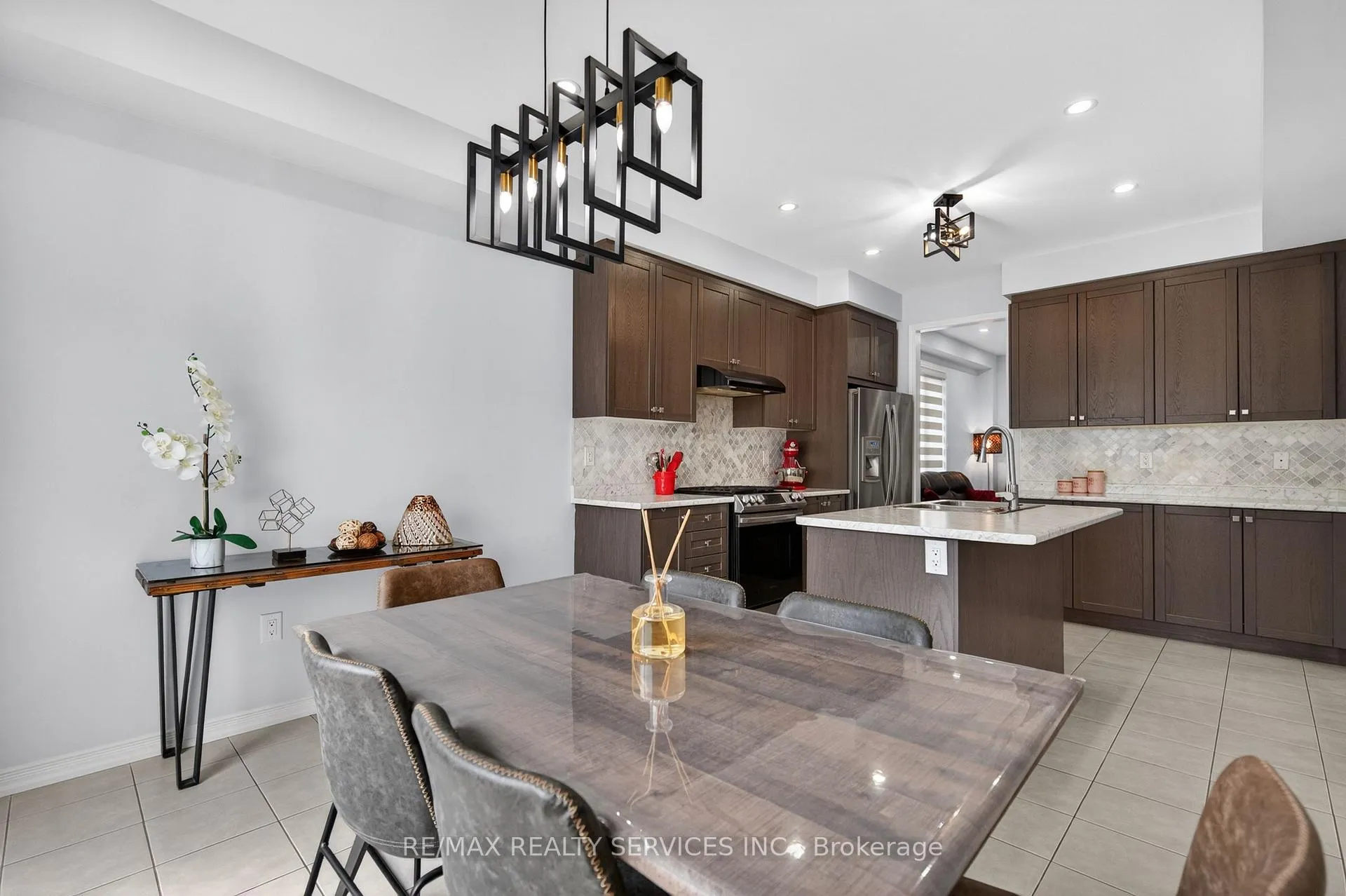 Photo 14 of 154 Munro Circle, Brantford, Empire South — HOMEH