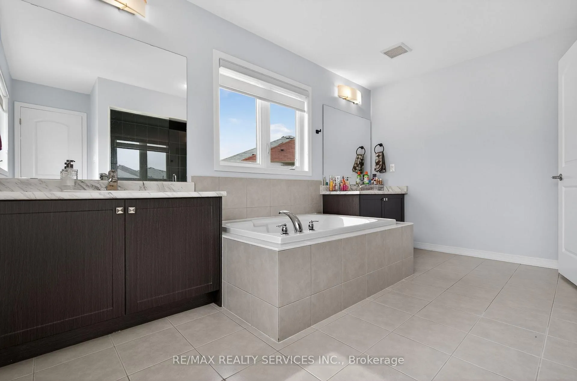 Photo 33 of 154 Munro Circle, Brantford, Empire South — HOMEH