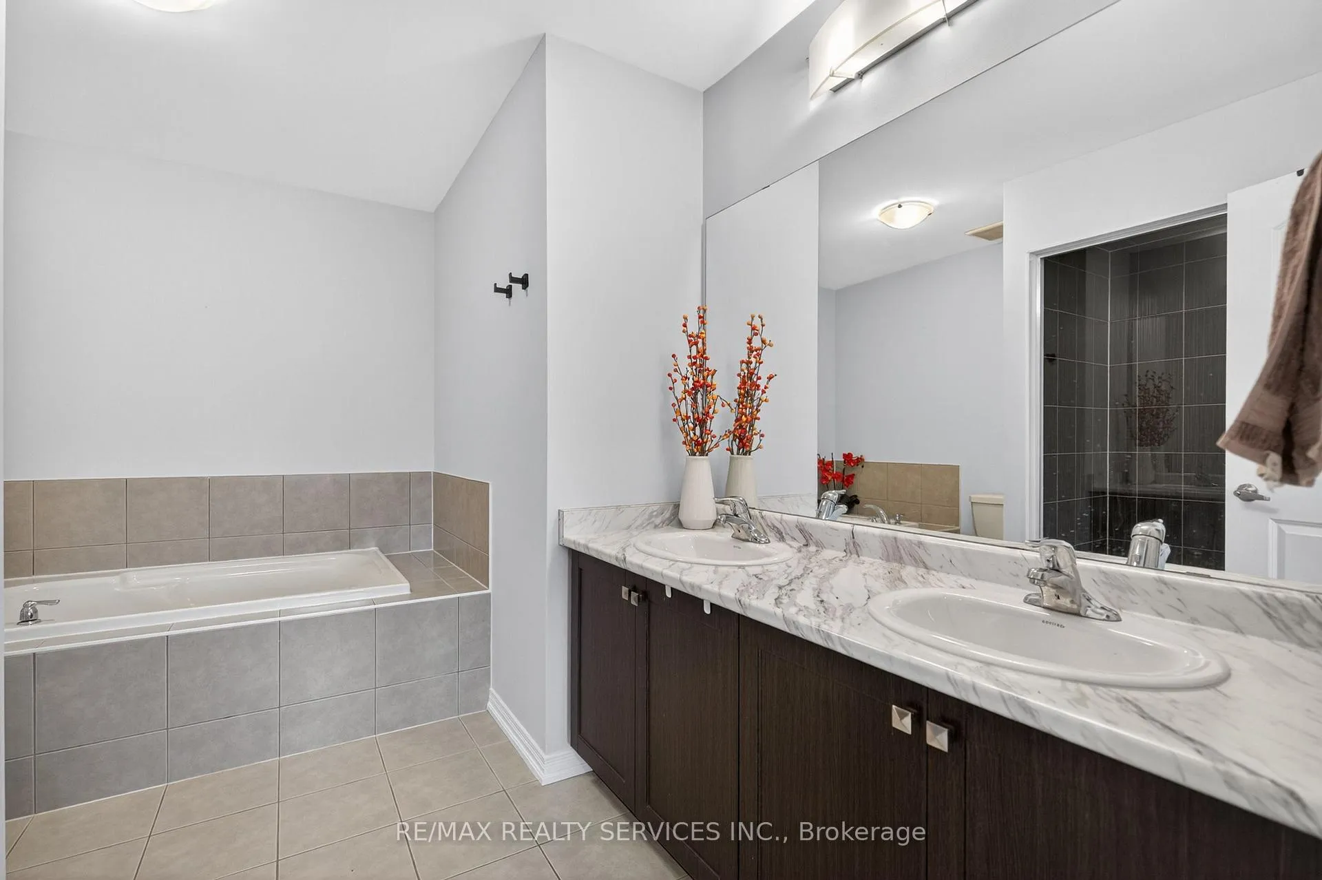 Photo 39 of 154 Munro Circle, Brantford, Empire South — HOMEH