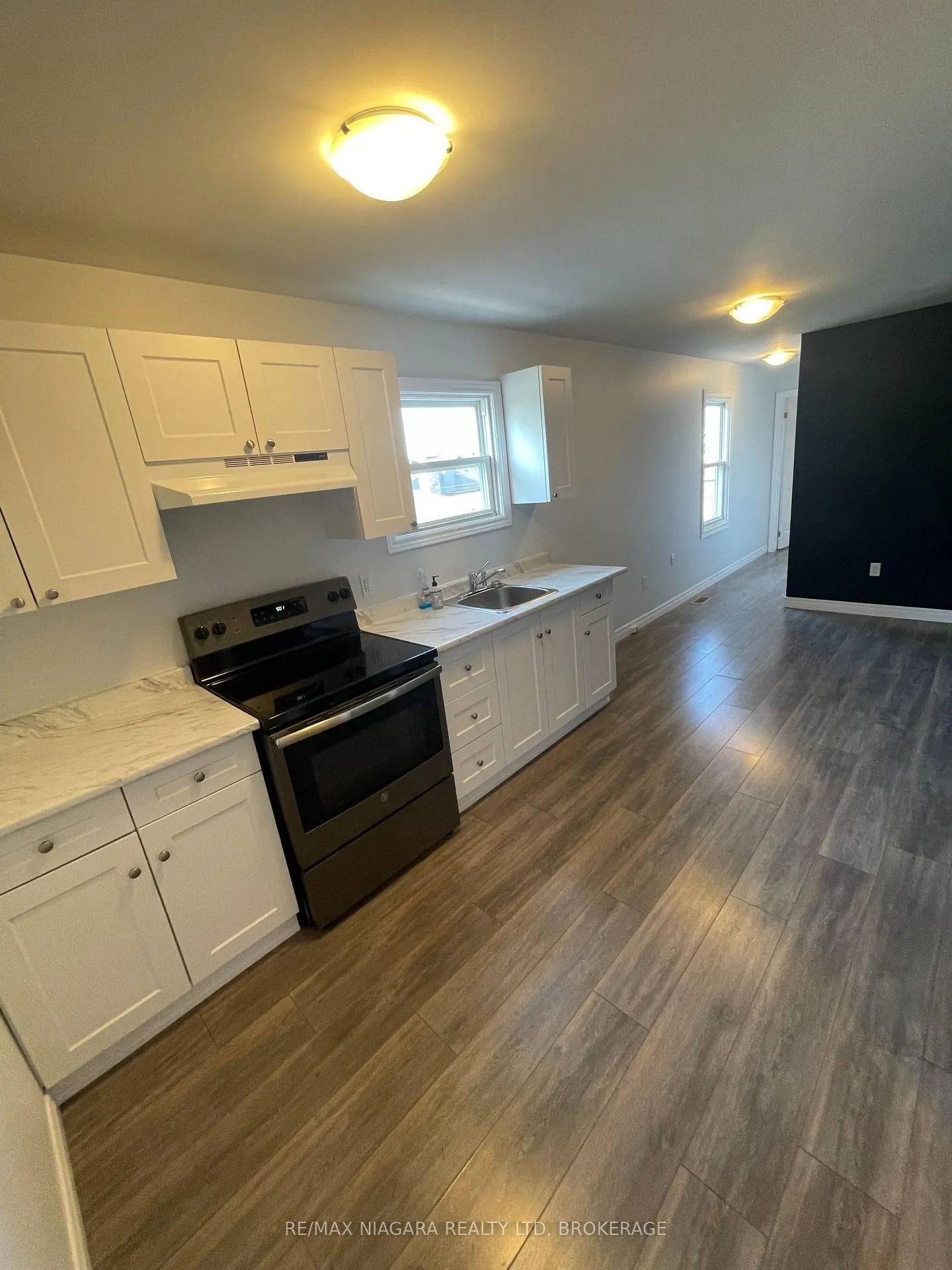 Photo 2 of Unit C, 117 Lyons Avenue, Welland, Lincoln/Crowland — HOMEH