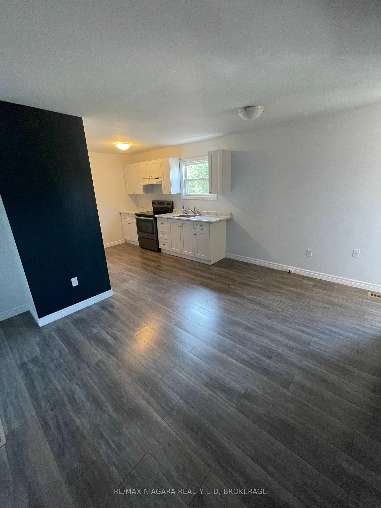 Photo 6 of Unit C, 117 Lyons Avenue, Welland, Lincoln/Crowland — HOMEH