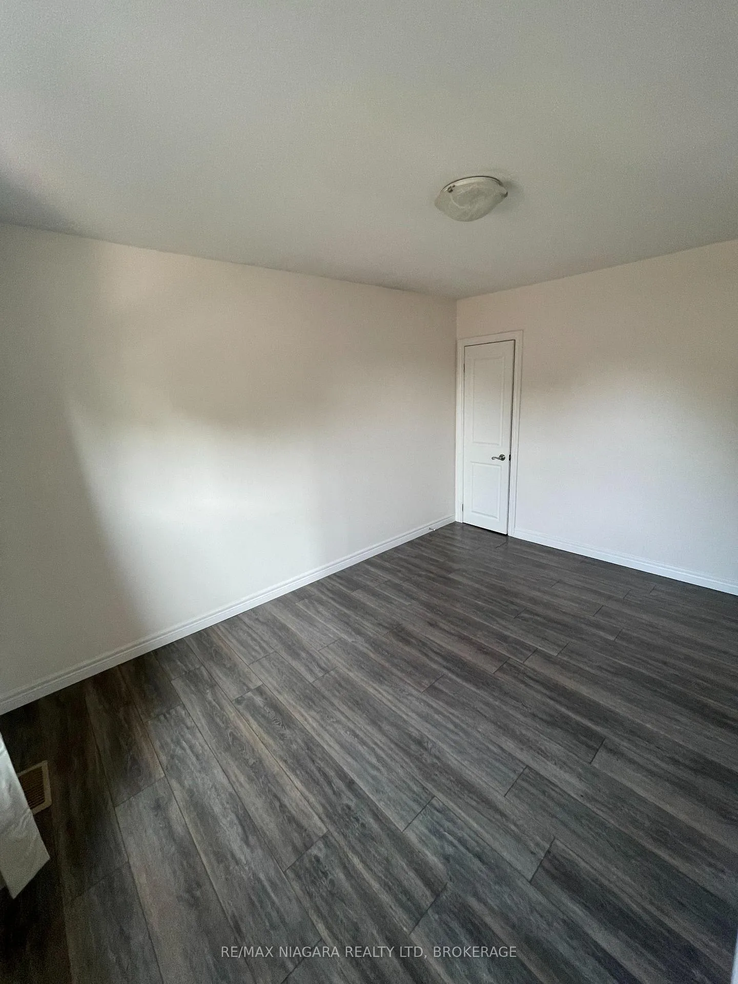 Photo 8 of Unit C, 117 Lyons Avenue, Welland, Lincoln/Crowland — HOMEH