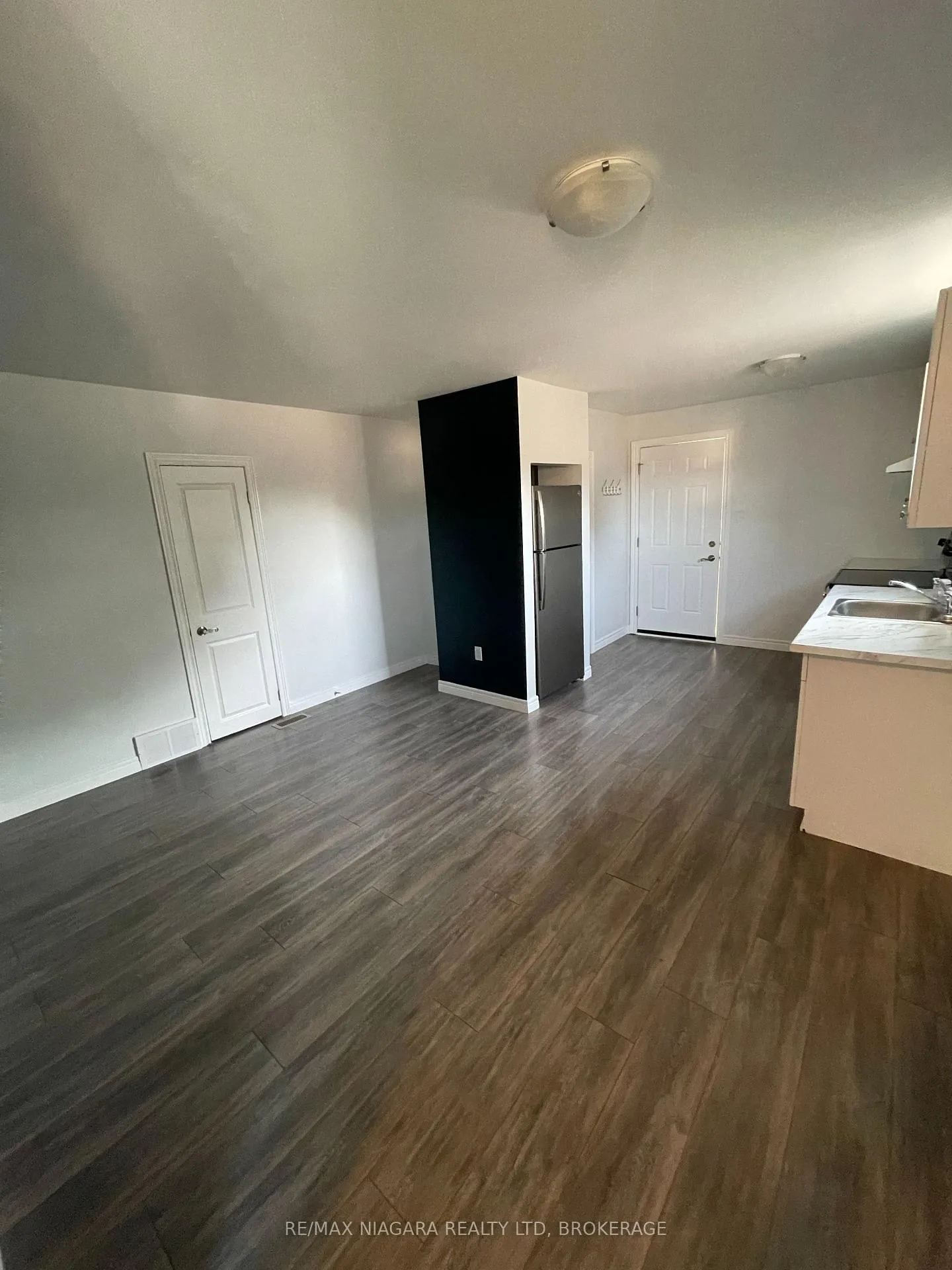 Photo 9 of Unit C, 117 Lyons Avenue, Welland, Lincoln/Crowland — HOMEH