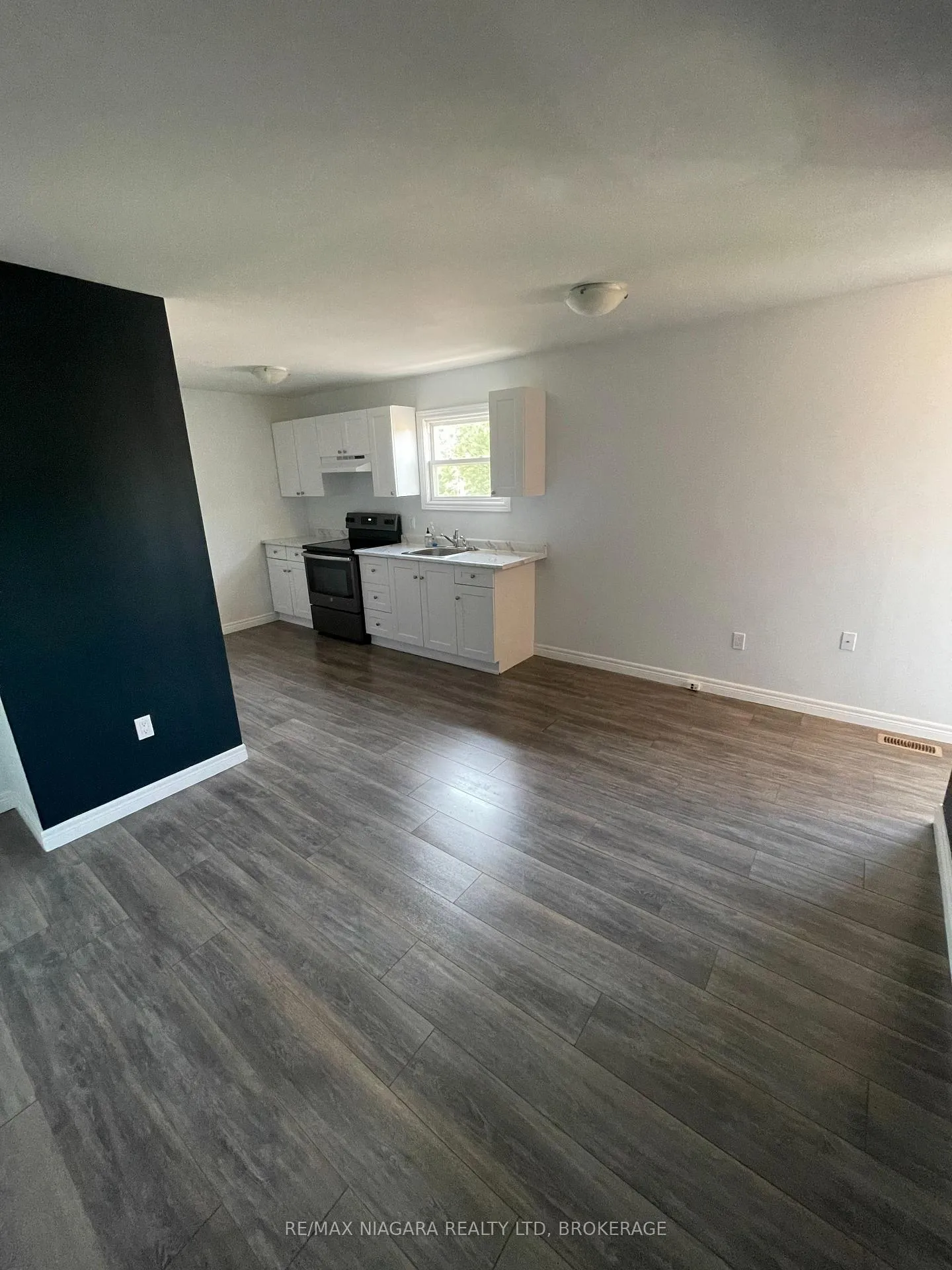 Photo 10 of Unit C, 117 Lyons Avenue, Welland, Lincoln/Crowland — HOMEH