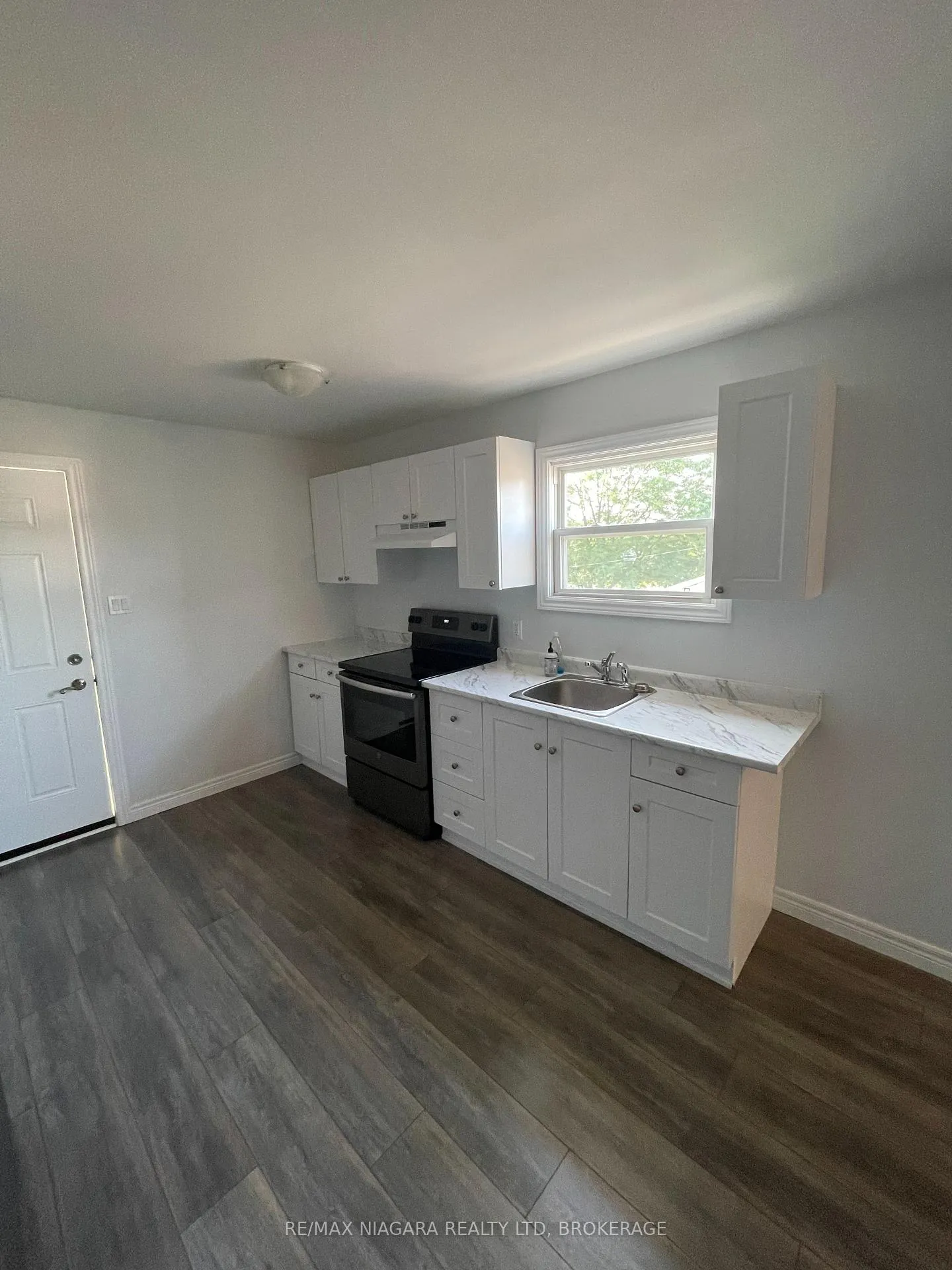 Photo 11 of Unit C, 117 Lyons Avenue, Welland, Lincoln/Crowland — HOMEH