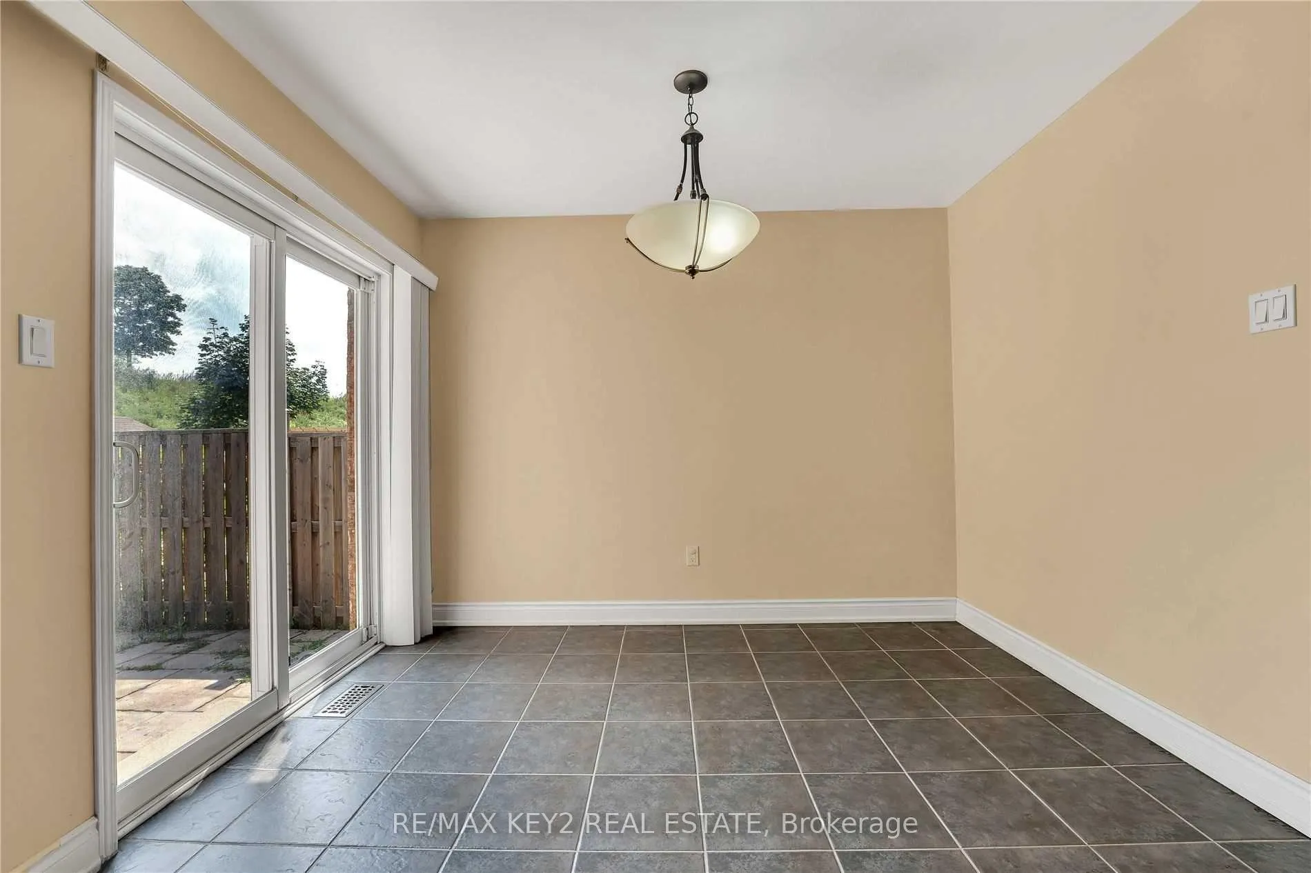 Photo 11 of 633 Caboto Trail, Markham, Village Green-South Unionville — HOMEH