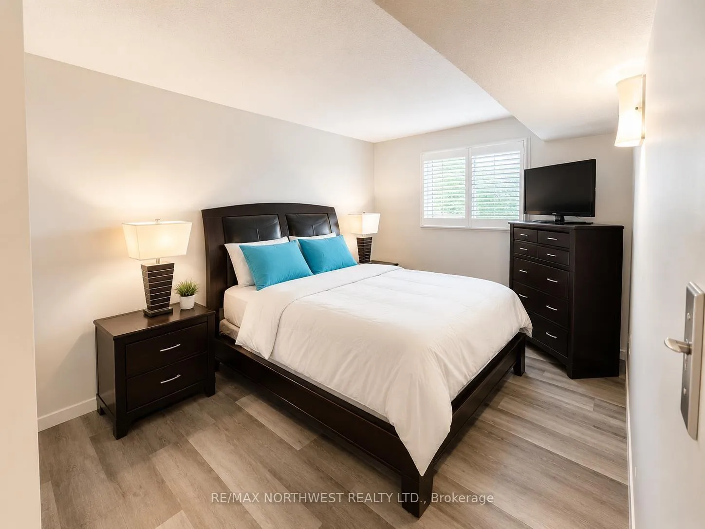 Photo 11 of Unit 104, 471 Lakeview Drive, Kenora, Norman — HOMEH