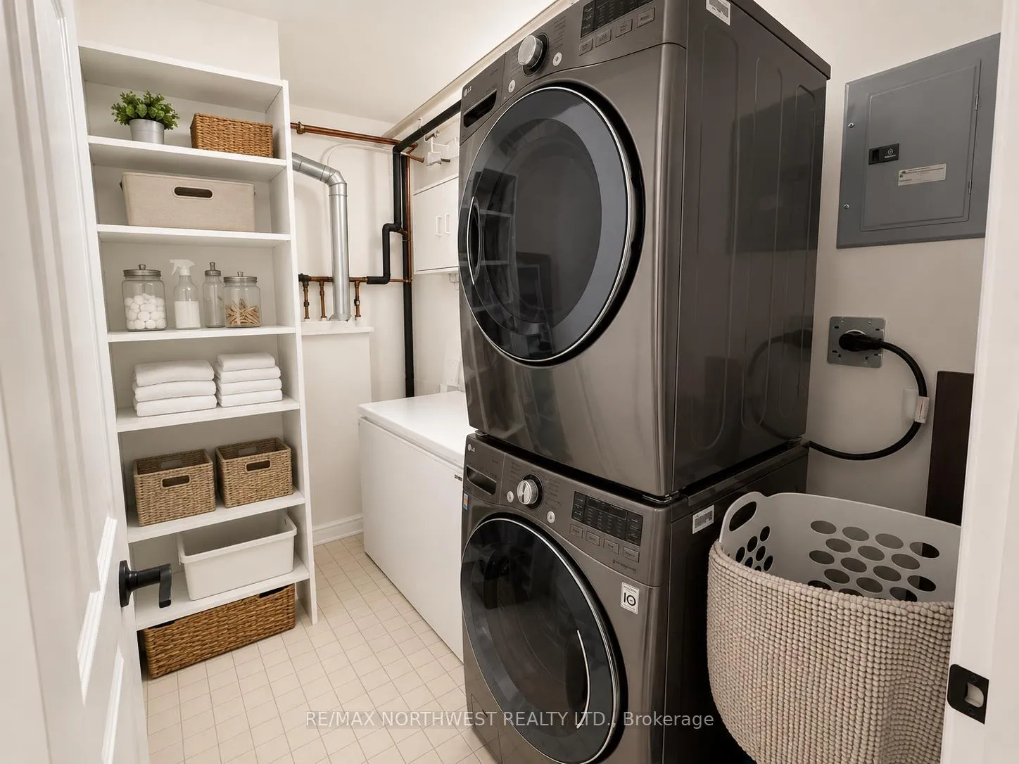 Photo 12 of Unit 104, 471 Lakeview Drive, Kenora, Norman — HOMEH