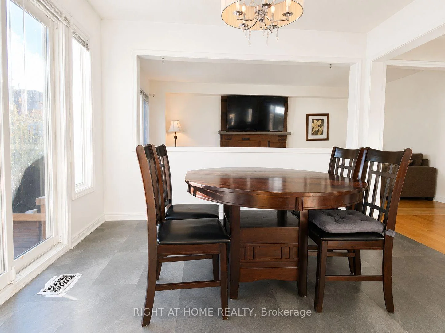 Photo 8 of 92 Nelson Circle, Newmarket, Armitage — HOMEH