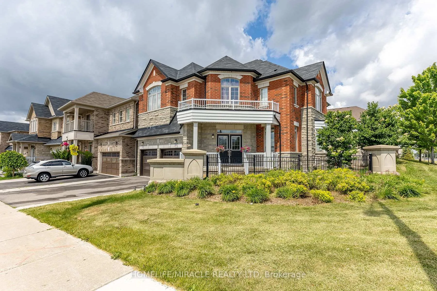 Front of 180 Bonnie Braes Drive