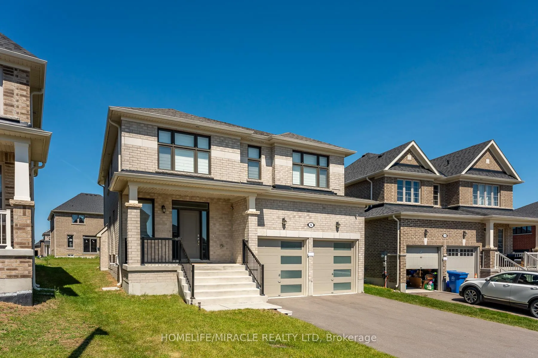 Photo 3 of 5 Ainslie Hill Crescent, Georgina, Sutton & Jackson's Point — HOMEH