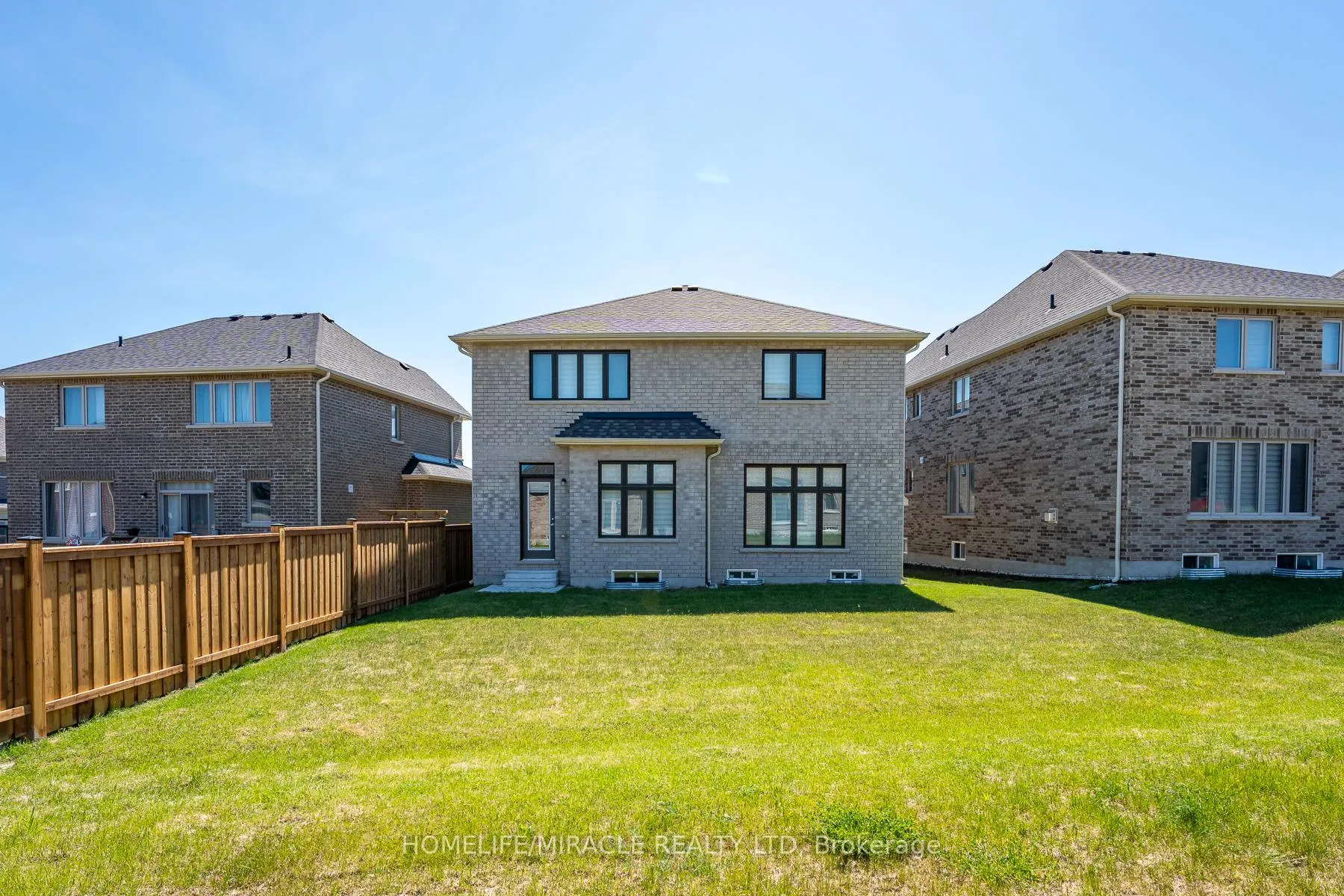 Photo 6 of 5 Ainslie Hill Crescent, Georgina, Sutton & Jackson's Point — HOMEH