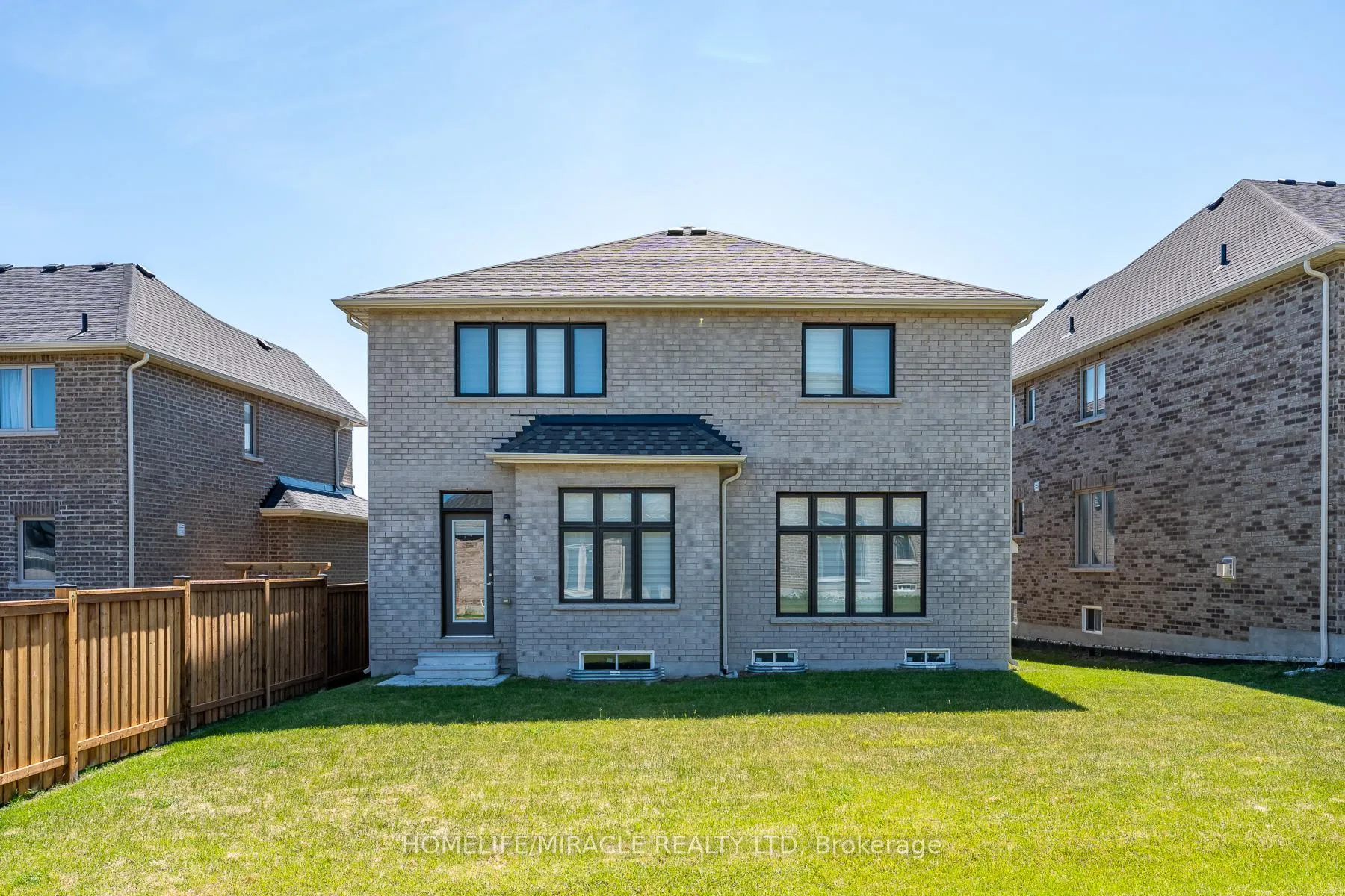Photo 7 of 5 Ainslie Hill Crescent, Georgina, Sutton & Jackson's Point — HOMEH