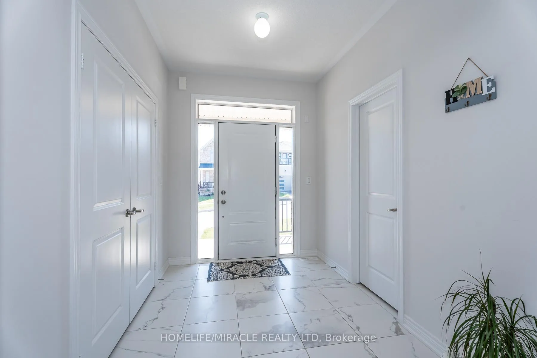 Photo 8 of 5 Ainslie Hill Crescent, Georgina, Sutton & Jackson's Point — HOMEH