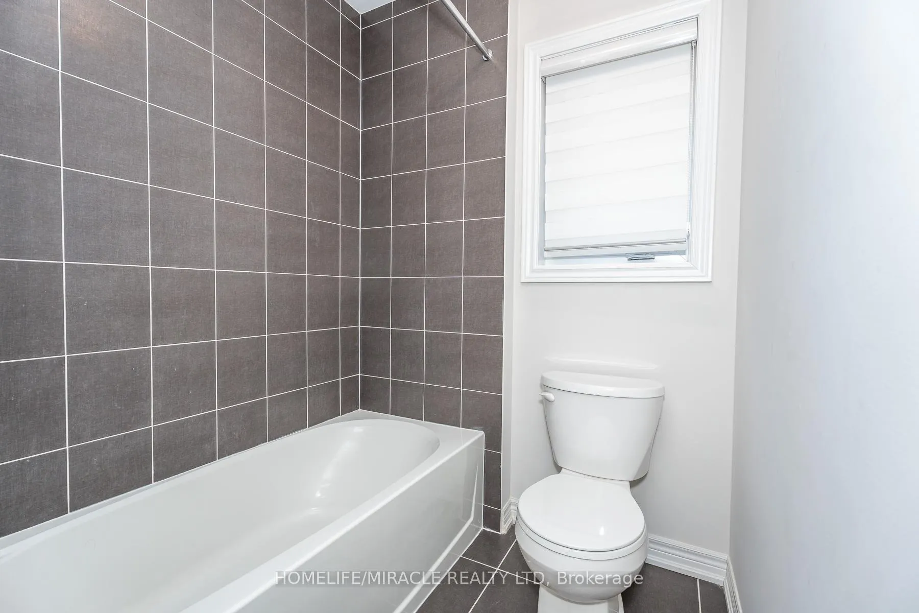Photo 40 of 5 Ainslie Hill Crescent, Georgina, Sutton & Jackson's Point — HOMEH