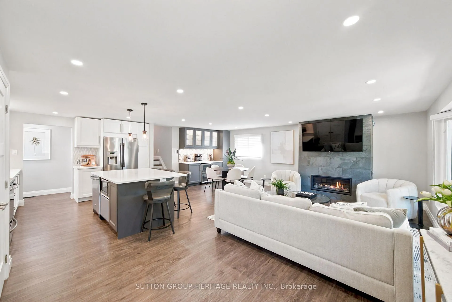 Photo 4 of 6 Lewin Crescent, Ajax, South East — HOMEH