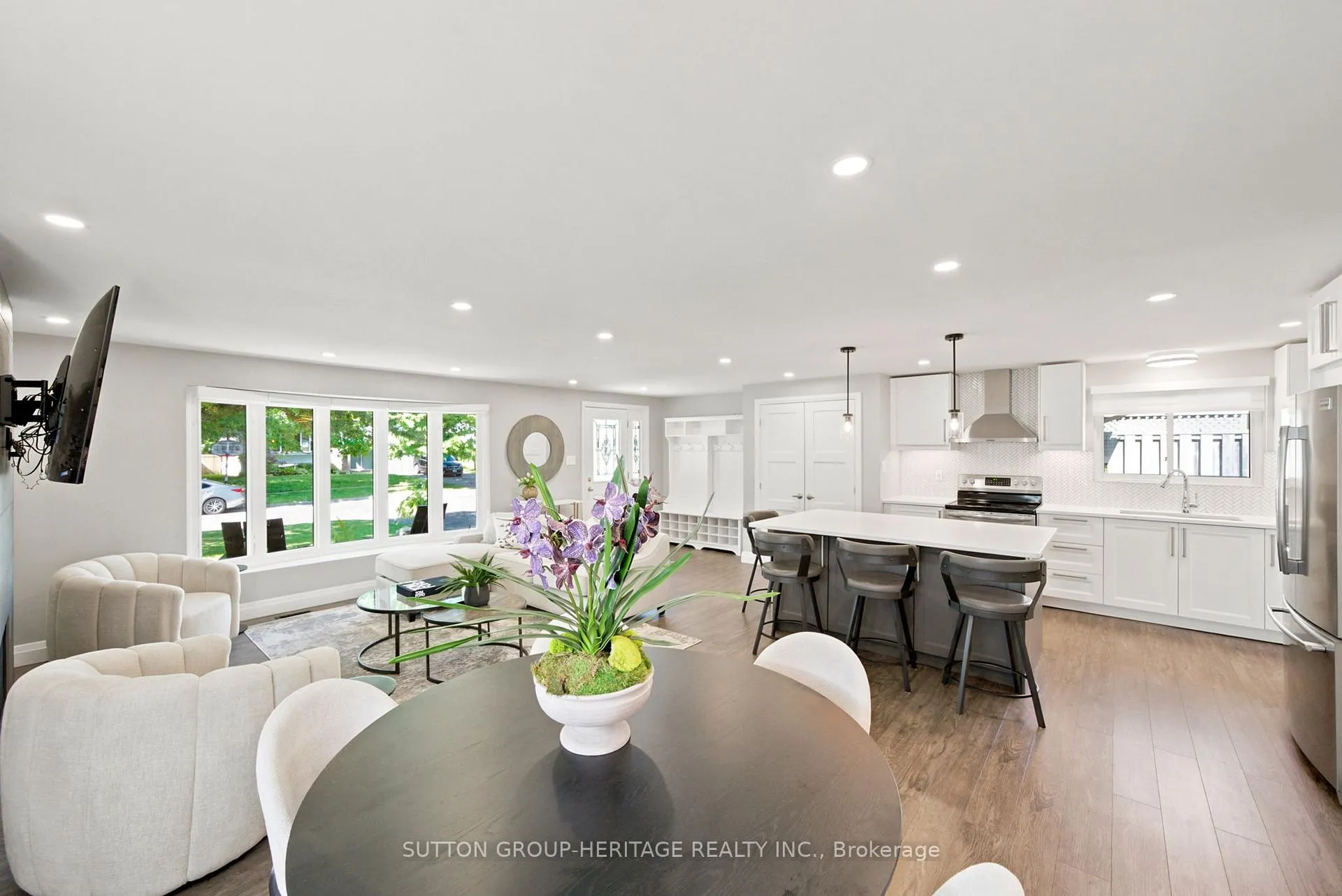 Photo 8 of 6 Lewin Crescent, Ajax, South East — HOMEH