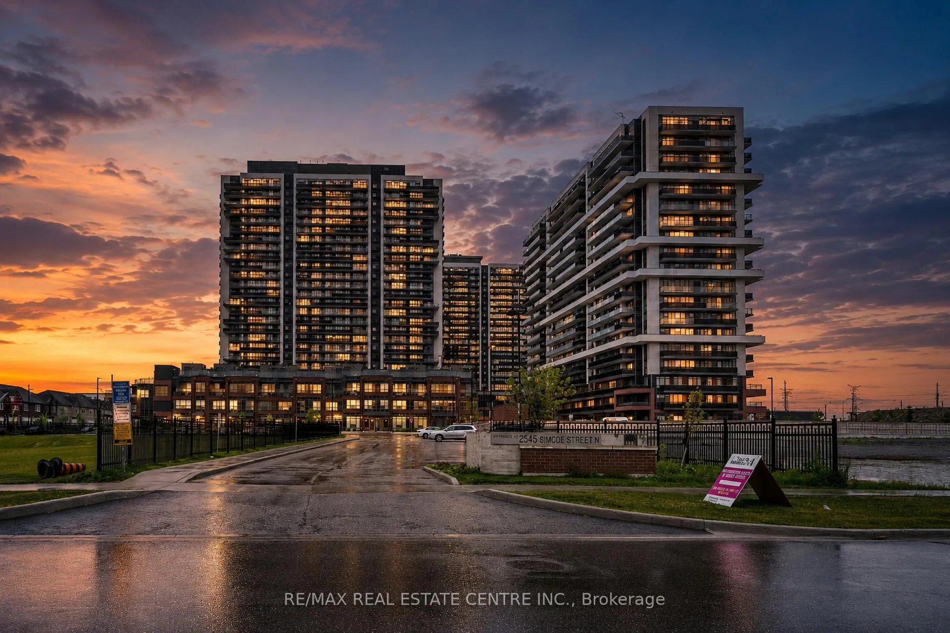 Photo 1 of Unit 2401, 2545 Simcoe St N, Oshawa, Windfields — HOMEH