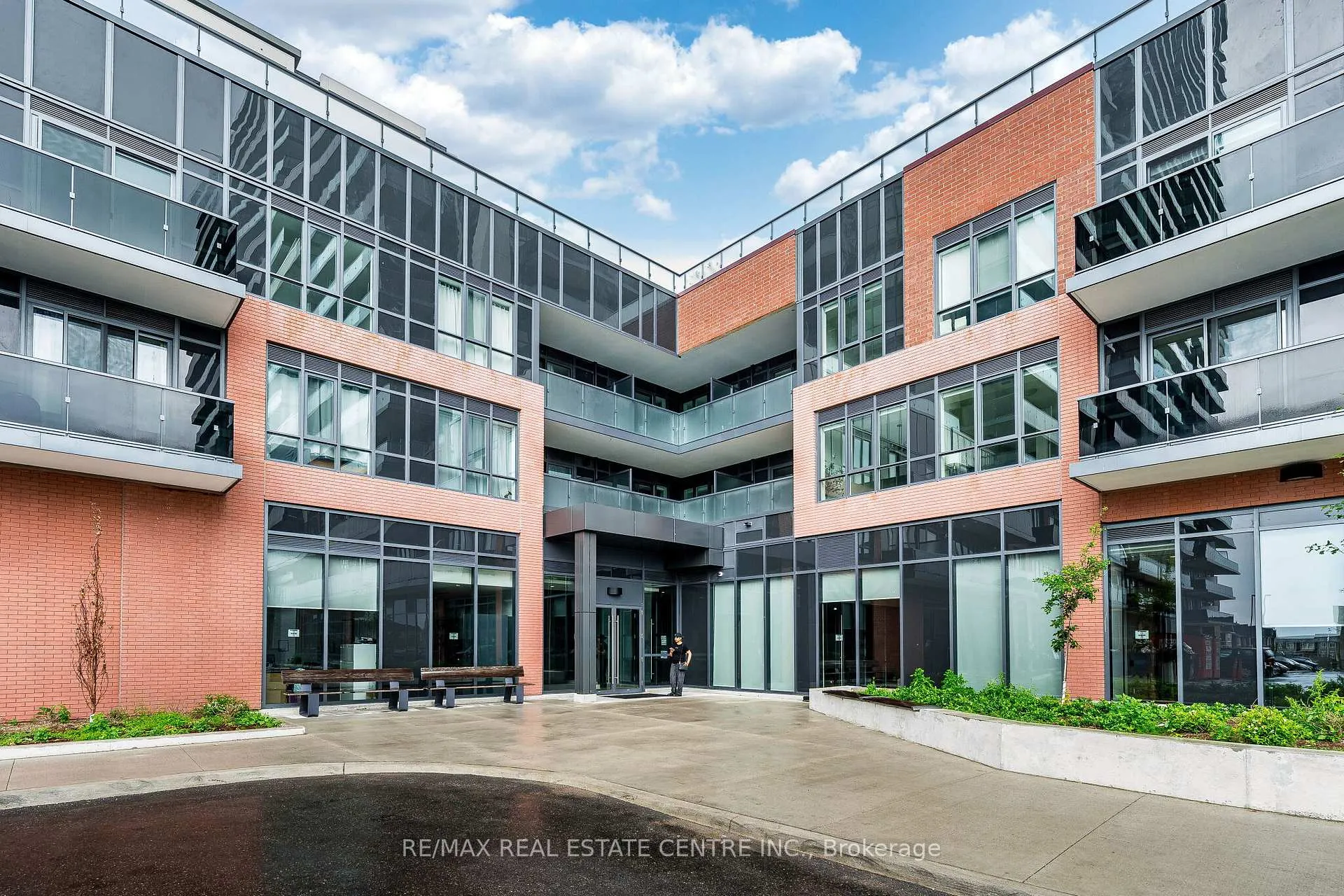 Photo 2 of Unit 2401, 2545 Simcoe St N, Oshawa, Windfields — HOMEH