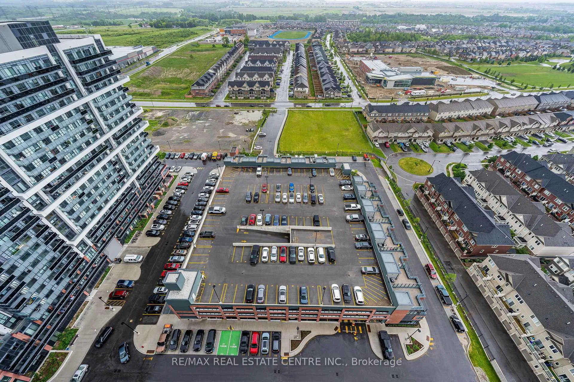 Photo 13 of Unit 2401, 2545 Simcoe St N, Oshawa, Windfields — HOMEH