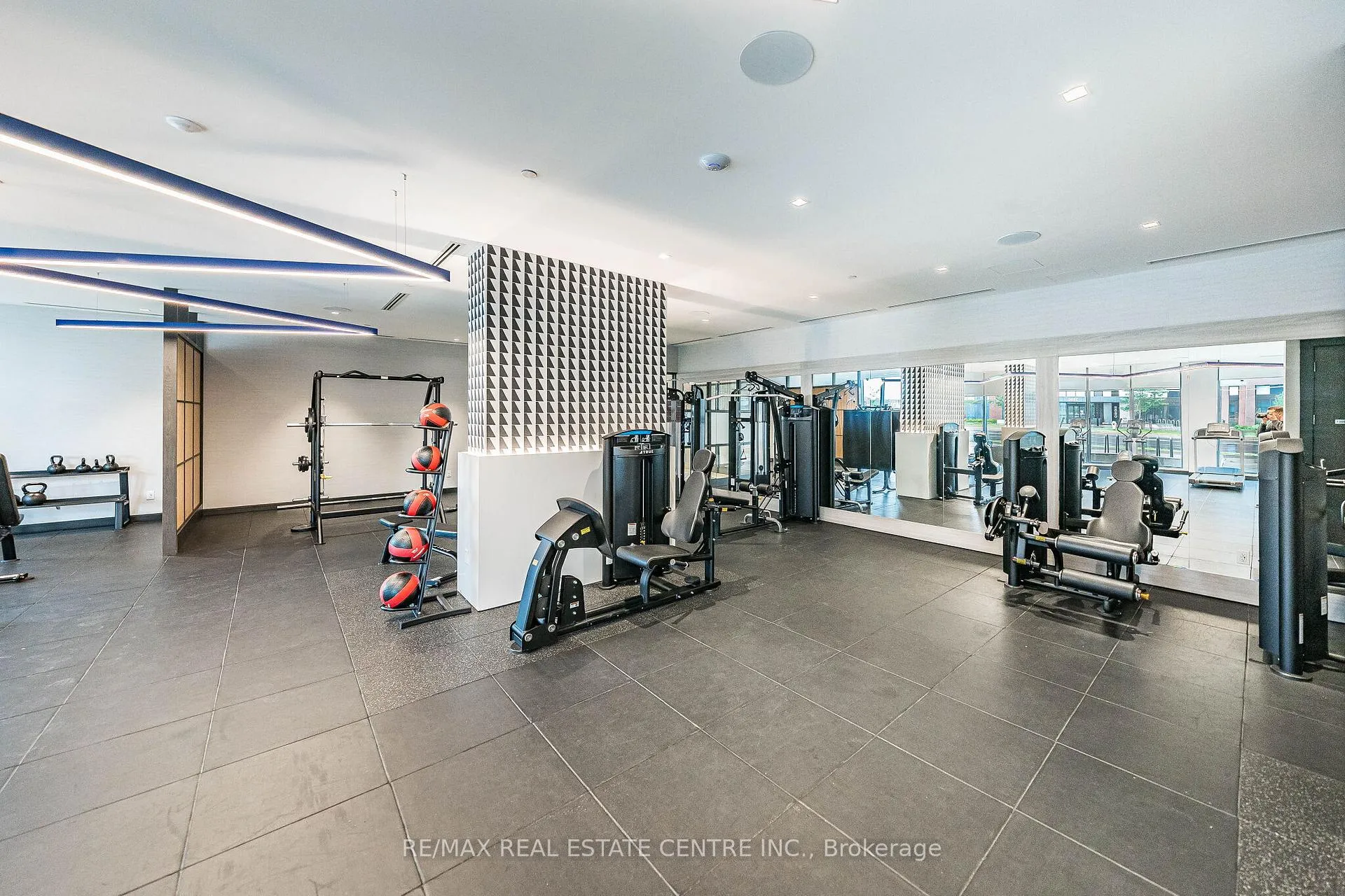 Photo 15 of Unit 2401, 2545 Simcoe St N, Oshawa, Windfields — HOMEH